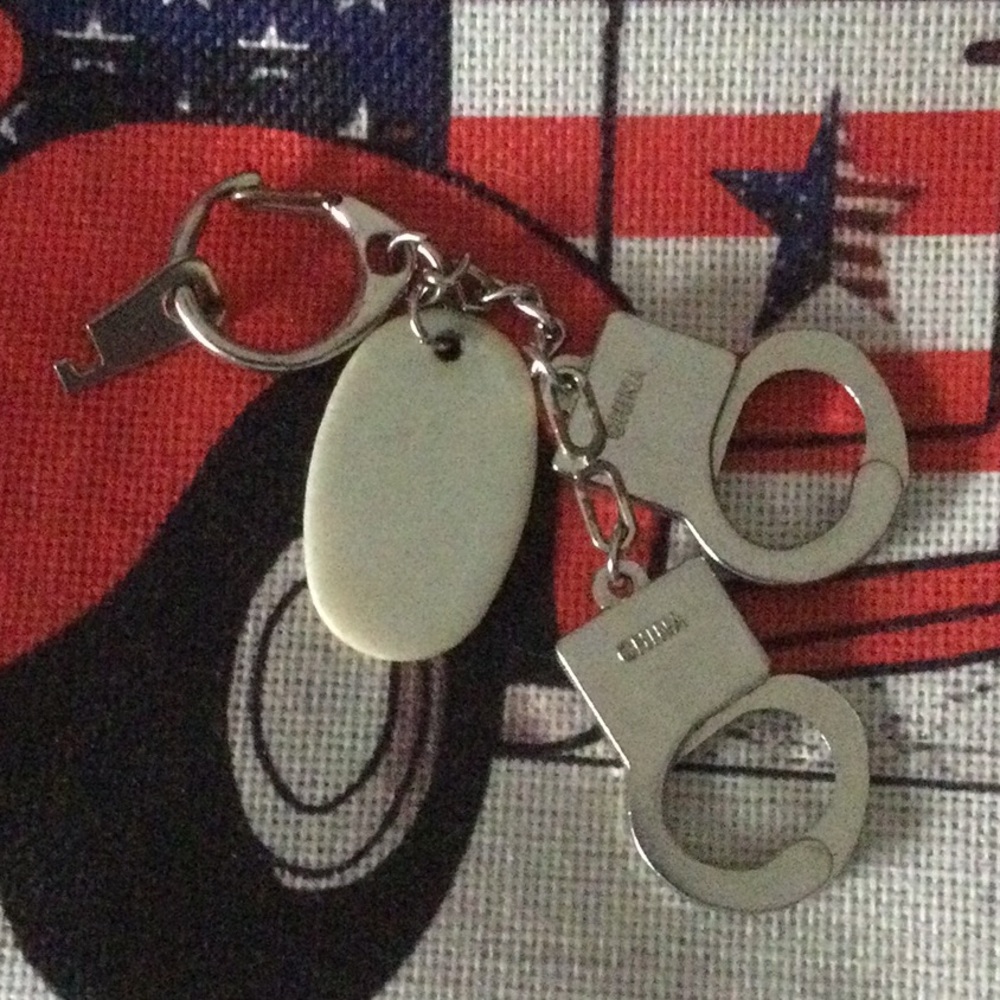 Silver Keychain with finger cuffs 😂